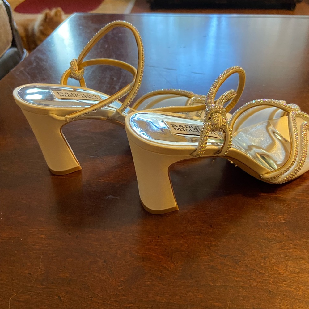 Shoes - Picture 2 of 6